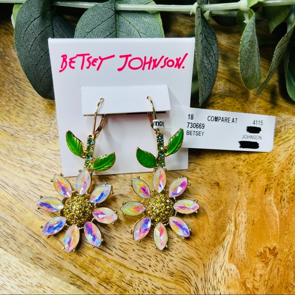 NWT Betsey Johnson - Daisy Drop Earrings - Picture 2 of 9